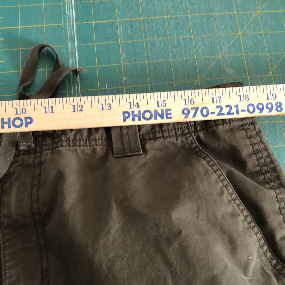 Eddie Bauer Women's Size 16 green Khaki Cargo Capri Pants Hiking Outdoor pockets - Picture 4 of 5